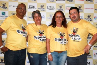 
<a style='margin-left: 5px;' class='btn btn-xs btn-social btn-facebook' href='https://www.facebook.com/sharer/sharer.php?u=https://www.galeramix.com.br/imagem/a35/800-800-90/conteudo/site_galerias/35/feijoada-adec-galera-mix-142.jpg' rel='popup' data-width='500' data-height='400'><i class='fa fa-facebook'></i>Compartilhar <span class='hidden-xs'>no Facebook</span>
</a> 
<a class='btn btn-default btn-xs' target='_blank' href='imagem/a35/800-800-90/conteudo/site_galerias/35/feijoada-adec-galera-mix-142.jpg'>
<span class='glyphicon glyphicon-cloud-download'></span> Salvar
</a>
