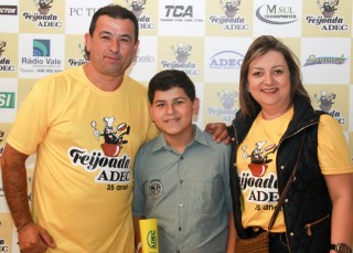 
<a style='margin-left: 5px;' class='btn btn-xs btn-social btn-facebook' href='https://www.facebook.com/sharer/sharer.php?u=https://www.galeramix.com.br/imagem/a35/800-800-90/conteudo/site_galerias/35/feijoada-adec-galera-mix-152.jpg' rel='popup' data-width='500' data-height='400'><i class='fa fa-facebook'></i>Compartilhar <span class='hidden-xs'>no Facebook</span>
</a> 
<a class='btn btn-default btn-xs' target='_blank' href='imagem/a35/800-800-90/conteudo/site_galerias/35/feijoada-adec-galera-mix-152.jpg'>
<span class='glyphicon glyphicon-cloud-download'></span> Salvar
</a>
