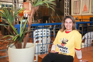 
<a style='margin-left: 5px;' class='btn btn-xs btn-social btn-facebook' href='https://www.facebook.com/sharer/sharer.php?u=https://www.galeramix.com.br/imagem/a35/800-800-90/conteudo/site_galerias/35/feijoada-adec-galera-mix-155.jpg' rel='popup' data-width='500' data-height='400'><i class='fa fa-facebook'></i>Compartilhar <span class='hidden-xs'>no Facebook</span>
</a> 
<a class='btn btn-default btn-xs' target='_blank' href='imagem/a35/800-800-90/conteudo/site_galerias/35/feijoada-adec-galera-mix-155.jpg'>
<span class='glyphicon glyphicon-cloud-download'></span> Salvar
</a>
