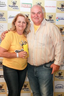 
<a style='margin-left: 5px;' class='btn btn-xs btn-social btn-facebook' href='https://www.facebook.com/sharer/sharer.php?u=https://www.galeramix.com.br/imagem/a35/800-800-90/conteudo/site_galerias/35/feijoada-adec-galera-mix-160.jpg' rel='popup' data-width='500' data-height='400'><i class='fa fa-facebook'></i>Compartilhar <span class='hidden-xs'>no Facebook</span>
</a> 
<a class='btn btn-default btn-xs' target='_blank' href='imagem/a35/800-800-90/conteudo/site_galerias/35/feijoada-adec-galera-mix-160.jpg'>
<span class='glyphicon glyphicon-cloud-download'></span> Salvar
</a>
