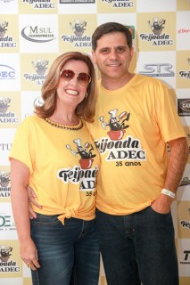 
<a style='margin-left: 5px;' class='btn btn-xs btn-social btn-facebook' href='https://www.facebook.com/sharer/sharer.php?u=https://www.galeramix.com.br/imagem/a35/800-800-90/conteudo/site_galerias/35/feijoada-adec-galera-mix-17.jpg' rel='popup' data-width='500' data-height='400'><i class='fa fa-facebook'></i>Compartilhar <span class='hidden-xs'>no Facebook</span>
</a> 
<a class='btn btn-default btn-xs' target='_blank' href='imagem/a35/800-800-90/conteudo/site_galerias/35/feijoada-adec-galera-mix-17.jpg'>
<span class='glyphicon glyphicon-cloud-download'></span> Salvar
</a>
