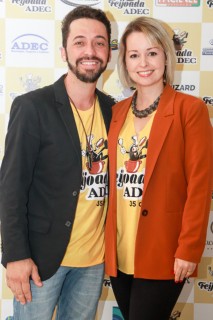 
<a style='margin-left: 5px;' class='btn btn-xs btn-social btn-facebook' href='https://www.facebook.com/sharer/sharer.php?u=https://www.galeramix.com.br/imagem/a35/800-800-90/conteudo/site_galerias/35/feijoada-adec-galera-mix-20.jpg' rel='popup' data-width='500' data-height='400'><i class='fa fa-facebook'></i>Compartilhar <span class='hidden-xs'>no Facebook</span>
</a> 
<a class='btn btn-default btn-xs' target='_blank' href='imagem/a35/800-800-90/conteudo/site_galerias/35/feijoada-adec-galera-mix-20.jpg'>
<span class='glyphicon glyphicon-cloud-download'></span> Salvar
</a>
