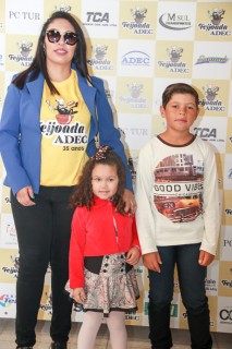 
<a style='margin-left: 5px;' class='btn btn-xs btn-social btn-facebook' href='https://www.facebook.com/sharer/sharer.php?u=https://www.galeramix.com.br/imagem/a35/800-800-90/conteudo/site_galerias/35/feijoada-adec-galera-mix-23.jpg' rel='popup' data-width='500' data-height='400'><i class='fa fa-facebook'></i>Compartilhar <span class='hidden-xs'>no Facebook</span>
</a> 
<a class='btn btn-default btn-xs' target='_blank' href='imagem/a35/800-800-90/conteudo/site_galerias/35/feijoada-adec-galera-mix-23.jpg'>
<span class='glyphicon glyphicon-cloud-download'></span> Salvar
</a>
