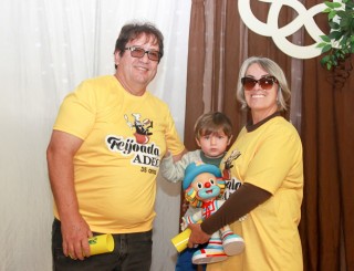 
<a style='margin-left: 5px;' class='btn btn-xs btn-social btn-facebook' href='https://www.facebook.com/sharer/sharer.php?u=https://www.galeramix.com.br/imagem/a35/800-800-90/conteudo/site_galerias/35/feijoada-adec-galera-mix-25.jpg' rel='popup' data-width='500' data-height='400'><i class='fa fa-facebook'></i>Compartilhar <span class='hidden-xs'>no Facebook</span>
</a> 
<a class='btn btn-default btn-xs' target='_blank' href='imagem/a35/800-800-90/conteudo/site_galerias/35/feijoada-adec-galera-mix-25.jpg'>
<span class='glyphicon glyphicon-cloud-download'></span> Salvar
</a>
