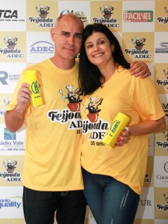 
<a style='margin-left: 5px;' class='btn btn-xs btn-social btn-facebook' href='https://www.facebook.com/sharer/sharer.php?u=https://www.galeramix.com.br/imagem/a35/800-800-90/conteudo/site_galerias/35/feijoada-adec-galera-mix-27.jpg' rel='popup' data-width='500' data-height='400'><i class='fa fa-facebook'></i>Compartilhar <span class='hidden-xs'>no Facebook</span>
</a> 
<a class='btn btn-default btn-xs' target='_blank' href='imagem/a35/800-800-90/conteudo/site_galerias/35/feijoada-adec-galera-mix-27.jpg'>
<span class='glyphicon glyphicon-cloud-download'></span> Salvar
</a>
