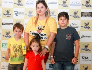 
<a style='margin-left: 5px;' class='btn btn-xs btn-social btn-facebook' href='https://www.facebook.com/sharer/sharer.php?u=https://www.galeramix.com.br/imagem/a35/800-800-90/conteudo/site_galerias/35/feijoada-adec-galera-mix-28.jpg' rel='popup' data-width='500' data-height='400'><i class='fa fa-facebook'></i>Compartilhar <span class='hidden-xs'>no Facebook</span>
</a> 
<a class='btn btn-default btn-xs' target='_blank' href='imagem/a35/800-800-90/conteudo/site_galerias/35/feijoada-adec-galera-mix-28.jpg'>
<span class='glyphicon glyphicon-cloud-download'></span> Salvar
</a>
