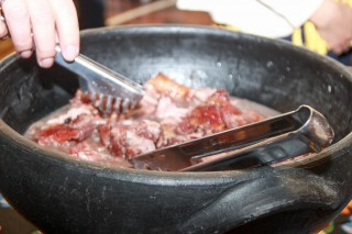 
<a style='margin-left: 5px;' class='btn btn-xs btn-social btn-facebook' href='https://www.facebook.com/sharer/sharer.php?u=https://www.galeramix.com.br/imagem/a35/800-800-90/conteudo/site_galerias/35/feijoada-adec-galera-mix-3.jpg' rel='popup' data-width='500' data-height='400'><i class='fa fa-facebook'></i>Compartilhar <span class='hidden-xs'>no Facebook</span>
</a> 
<a class='btn btn-default btn-xs' target='_blank' href='imagem/a35/800-800-90/conteudo/site_galerias/35/feijoada-adec-galera-mix-3.jpg'>
<span class='glyphicon glyphicon-cloud-download'></span> Salvar
</a>
