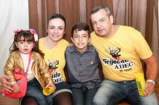 
<a style='margin-left: 5px;' class='btn btn-xs btn-social btn-facebook' href='https://www.facebook.com/sharer/sharer.php?u=https://www.galeramix.com.br/imagem/a35/800-800-90/conteudo/site_galerias/35/feijoada-adec-galera-mix-35.jpg' rel='popup' data-width='500' data-height='400'><i class='fa fa-facebook'></i>Compartilhar <span class='hidden-xs'>no Facebook</span>
</a> 
<a class='btn btn-default btn-xs' target='_blank' href='imagem/a35/800-800-90/conteudo/site_galerias/35/feijoada-adec-galera-mix-35.jpg'>
<span class='glyphicon glyphicon-cloud-download'></span> Salvar
</a>
