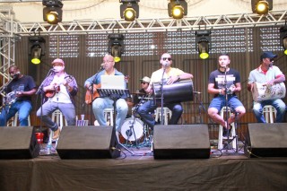 
<a style='margin-left: 5px;' class='btn btn-xs btn-social btn-facebook' href='https://www.facebook.com/sharer/sharer.php?u=https://www.galeramix.com.br/imagem/a35/800-800-90/conteudo/site_galerias/35/feijoada-adec-galera-mix-36.jpg' rel='popup' data-width='500' data-height='400'><i class='fa fa-facebook'></i>Compartilhar <span class='hidden-xs'>no Facebook</span>
</a> 
<a class='btn btn-default btn-xs' target='_blank' href='imagem/a35/800-800-90/conteudo/site_galerias/35/feijoada-adec-galera-mix-36.jpg'>
<span class='glyphicon glyphicon-cloud-download'></span> Salvar
</a>
