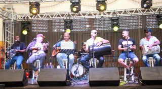 
<a style='margin-left: 5px;' class='btn btn-xs btn-social btn-facebook' href='https://www.facebook.com/sharer/sharer.php?u=https://www.galeramix.com.br/imagem/a35/800-800-90/conteudo/site_galerias/35/feijoada-adec-galera-mix-37.jpg' rel='popup' data-width='500' data-height='400'><i class='fa fa-facebook'></i>Compartilhar <span class='hidden-xs'>no Facebook</span>
</a> 
<a class='btn btn-default btn-xs' target='_blank' href='imagem/a35/800-800-90/conteudo/site_galerias/35/feijoada-adec-galera-mix-37.jpg'>
<span class='glyphicon glyphicon-cloud-download'></span> Salvar
</a>
