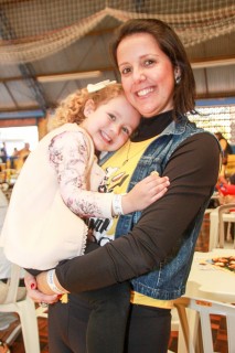 
<a style='margin-left: 5px;' class='btn btn-xs btn-social btn-facebook' href='https://www.facebook.com/sharer/sharer.php?u=https://www.galeramix.com.br/imagem/a35/800-800-90/conteudo/site_galerias/35/feijoada-adec-galera-mix-41.jpg' rel='popup' data-width='500' data-height='400'><i class='fa fa-facebook'></i>Compartilhar <span class='hidden-xs'>no Facebook</span>
</a> 
<a class='btn btn-default btn-xs' target='_blank' href='imagem/a35/800-800-90/conteudo/site_galerias/35/feijoada-adec-galera-mix-41.jpg'>
<span class='glyphicon glyphicon-cloud-download'></span> Salvar
</a>
