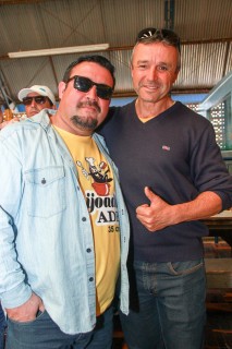 
<a style='margin-left: 5px;' class='btn btn-xs btn-social btn-facebook' href='https://www.facebook.com/sharer/sharer.php?u=https://www.galeramix.com.br/imagem/a35/800-800-90/conteudo/site_galerias/35/feijoada-adec-galera-mix-47.jpg' rel='popup' data-width='500' data-height='400'><i class='fa fa-facebook'></i>Compartilhar <span class='hidden-xs'>no Facebook</span>
</a> 
<a class='btn btn-default btn-xs' target='_blank' href='imagem/a35/800-800-90/conteudo/site_galerias/35/feijoada-adec-galera-mix-47.jpg'>
<span class='glyphicon glyphicon-cloud-download'></span> Salvar
</a>
