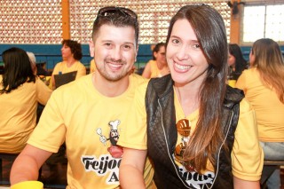 
<a style='margin-left: 5px;' class='btn btn-xs btn-social btn-facebook' href='https://www.facebook.com/sharer/sharer.php?u=https://www.galeramix.com.br/imagem/a35/800-800-90/conteudo/site_galerias/35/feijoada-adec-galera-mix-54.jpg' rel='popup' data-width='500' data-height='400'><i class='fa fa-facebook'></i>Compartilhar <span class='hidden-xs'>no Facebook</span>
</a> 
<a class='btn btn-default btn-xs' target='_blank' href='imagem/a35/800-800-90/conteudo/site_galerias/35/feijoada-adec-galera-mix-54.jpg'>
<span class='glyphicon glyphicon-cloud-download'></span> Salvar
</a>
