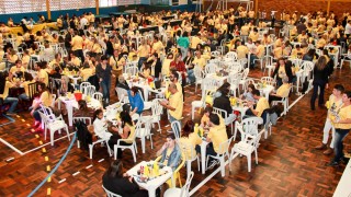 
<a style='margin-left: 5px;' class='btn btn-xs btn-social btn-facebook' href='https://www.facebook.com/sharer/sharer.php?u=https://www.galeramix.com.br/imagem/a35/800-800-90/conteudo/site_galerias/35/feijoada-adec-galera-mix-62.jpg' rel='popup' data-width='500' data-height='400'><i class='fa fa-facebook'></i>Compartilhar <span class='hidden-xs'>no Facebook</span>
</a> 
<a class='btn btn-default btn-xs' target='_blank' href='imagem/a35/800-800-90/conteudo/site_galerias/35/feijoada-adec-galera-mix-62.jpg'>
<span class='glyphicon glyphicon-cloud-download'></span> Salvar
</a>
