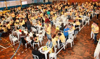 
<a style='margin-left: 5px;' class='btn btn-xs btn-social btn-facebook' href='https://www.facebook.com/sharer/sharer.php?u=https://www.galeramix.com.br/imagem/a35/800-800-90/conteudo/site_galerias/35/feijoada-adec-galera-mix-63.jpg' rel='popup' data-width='500' data-height='400'><i class='fa fa-facebook'></i>Compartilhar <span class='hidden-xs'>no Facebook</span>
</a> 
<a class='btn btn-default btn-xs' target='_blank' href='imagem/a35/800-800-90/conteudo/site_galerias/35/feijoada-adec-galera-mix-63.jpg'>
<span class='glyphicon glyphicon-cloud-download'></span> Salvar
</a>
