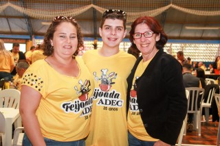 
<a style='margin-left: 5px;' class='btn btn-xs btn-social btn-facebook' href='https://www.facebook.com/sharer/sharer.php?u=https://www.galeramix.com.br/imagem/a35/800-800-90/conteudo/site_galerias/35/feijoada-adec-galera-mix-65.jpg' rel='popup' data-width='500' data-height='400'><i class='fa fa-facebook'></i>Compartilhar <span class='hidden-xs'>no Facebook</span>
</a> 
<a class='btn btn-default btn-xs' target='_blank' href='imagem/a35/800-800-90/conteudo/site_galerias/35/feijoada-adec-galera-mix-65.jpg'>
<span class='glyphicon glyphicon-cloud-download'></span> Salvar
</a>
