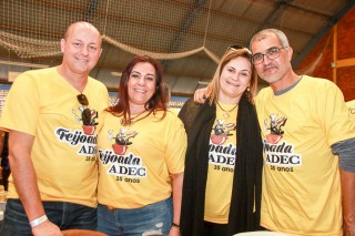 
<a style='margin-left: 5px;' class='btn btn-xs btn-social btn-facebook' href='https://www.facebook.com/sharer/sharer.php?u=https://www.galeramix.com.br/imagem/a35/800-800-90/conteudo/site_galerias/35/feijoada-adec-galera-mix-67.jpg' rel='popup' data-width='500' data-height='400'><i class='fa fa-facebook'></i>Compartilhar <span class='hidden-xs'>no Facebook</span>
</a> 
<a class='btn btn-default btn-xs' target='_blank' href='imagem/a35/800-800-90/conteudo/site_galerias/35/feijoada-adec-galera-mix-67.jpg'>
<span class='glyphicon glyphicon-cloud-download'></span> Salvar
</a>
