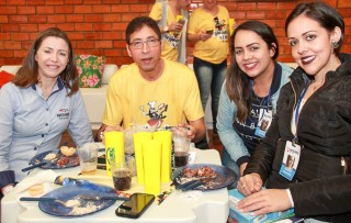 
<a style='margin-left: 5px;' class='btn btn-xs btn-social btn-facebook' href='https://www.facebook.com/sharer/sharer.php?u=https://www.galeramix.com.br/imagem/a35/800-800-90/conteudo/site_galerias/35/feijoada-adec-galera-mix-73.jpg' rel='popup' data-width='500' data-height='400'><i class='fa fa-facebook'></i>Compartilhar <span class='hidden-xs'>no Facebook</span>
</a> 
<a class='btn btn-default btn-xs' target='_blank' href='imagem/a35/800-800-90/conteudo/site_galerias/35/feijoada-adec-galera-mix-73.jpg'>
<span class='glyphicon glyphicon-cloud-download'></span> Salvar
</a>
