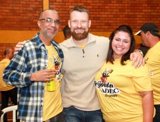 
<a style='margin-left: 5px;' class='btn btn-xs btn-social btn-facebook' href='https://www.facebook.com/sharer/sharer.php?u=https://www.galeramix.com.br/imagem/a35/800-800-90/conteudo/site_galerias/35/feijoada-adec-galera-mix-81.jpg' rel='popup' data-width='500' data-height='400'><i class='fa fa-facebook'></i>Compartilhar <span class='hidden-xs'>no Facebook</span>
</a> 
<a class='btn btn-default btn-xs' target='_blank' href='imagem/a35/800-800-90/conteudo/site_galerias/35/feijoada-adec-galera-mix-81.jpg'>
<span class='glyphicon glyphicon-cloud-download'></span> Salvar
</a>
