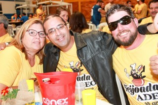 
<a style='margin-left: 5px;' class='btn btn-xs btn-social btn-facebook' href='https://www.facebook.com/sharer/sharer.php?u=https://www.galeramix.com.br/imagem/a35/800-800-90/conteudo/site_galerias/35/feijoada-adec-galera-mix-82.jpg' rel='popup' data-width='500' data-height='400'><i class='fa fa-facebook'></i>Compartilhar <span class='hidden-xs'>no Facebook</span>
</a> 
<a class='btn btn-default btn-xs' target='_blank' href='imagem/a35/800-800-90/conteudo/site_galerias/35/feijoada-adec-galera-mix-82.jpg'>
<span class='glyphicon glyphicon-cloud-download'></span> Salvar
</a>
