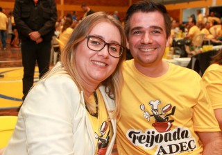 
<a style='margin-left: 5px;' class='btn btn-xs btn-social btn-facebook' href='https://www.facebook.com/sharer/sharer.php?u=https://www.galeramix.com.br/imagem/a35/800-800-90/conteudo/site_galerias/35/feijoada-adec-galera-mix-89.jpg' rel='popup' data-width='500' data-height='400'><i class='fa fa-facebook'></i>Compartilhar <span class='hidden-xs'>no Facebook</span>
</a> 
<a class='btn btn-default btn-xs' target='_blank' href='imagem/a35/800-800-90/conteudo/site_galerias/35/feijoada-adec-galera-mix-89.jpg'>
<span class='glyphicon glyphicon-cloud-download'></span> Salvar
</a>
