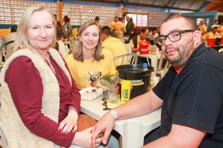 
<a style='margin-left: 5px;' class='btn btn-xs btn-social btn-facebook' href='https://www.facebook.com/sharer/sharer.php?u=https://www.galeramix.com.br/imagem/a35/800-800-90/conteudo/site_galerias/35/feijoada-adec-galera-mix-94.jpg' rel='popup' data-width='500' data-height='400'><i class='fa fa-facebook'></i>Compartilhar <span class='hidden-xs'>no Facebook</span>
</a> 
<a class='btn btn-default btn-xs' target='_blank' href='imagem/a35/800-800-90/conteudo/site_galerias/35/feijoada-adec-galera-mix-94.jpg'>
<span class='glyphicon glyphicon-cloud-download'></span> Salvar
</a>
