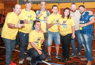 
<a style='margin-left: 5px;' class='btn btn-xs btn-social btn-facebook' href='https://www.facebook.com/sharer/sharer.php?u=https://www.galeramix.com.br/imagem/a35/800-800-90/conteudo/site_galerias/35/feijoada-adec-galera-mix-96.jpg' rel='popup' data-width='500' data-height='400'><i class='fa fa-facebook'></i>Compartilhar <span class='hidden-xs'>no Facebook</span>
</a> 
<a class='btn btn-default btn-xs' target='_blank' href='imagem/a35/800-800-90/conteudo/site_galerias/35/feijoada-adec-galera-mix-96.jpg'>
<span class='glyphicon glyphicon-cloud-download'></span> Salvar
</a>
