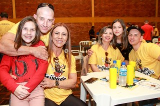 
<a style='margin-left: 5px;' class='btn btn-xs btn-social btn-facebook' href='https://www.facebook.com/sharer/sharer.php?u=https://www.galeramix.com.br/imagem/a35/800-800-90/conteudo/site_galerias/35/feijoada-adec-galera-mix-98.jpg' rel='popup' data-width='500' data-height='400'><i class='fa fa-facebook'></i>Compartilhar <span class='hidden-xs'>no Facebook</span>
</a> 
<a class='btn btn-default btn-xs' target='_blank' href='imagem/a35/800-800-90/conteudo/site_galerias/35/feijoada-adec-galera-mix-98.jpg'>
<span class='glyphicon glyphicon-cloud-download'></span> Salvar
</a>
