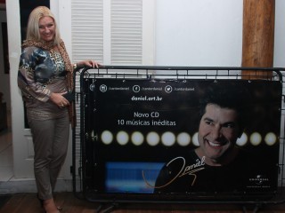 
            <a style='margin-left: 5px;' class='btn btn-xs btn-social btn-facebook' href='https://www.facebook.com/sharer/sharer.php?u=https://www.galeramix.com.br/imagem/a37/800-800-90/conteudo/site_galerias/37/daniel-centro-eventos-petry-galera-mix-27-07-2017104.jpg' rel='popup' data-width='500' data-height='400'><i class='fa fa-facebook'></i>Compartilhar <span class='hidden-xs'>no Facebook</span>
        </a> 
        <a class='btn btn-default btn-xs' target='_blank' href='imagem/a37/800-800-90/conteudo/site_galerias/37/daniel-centro-eventos-petry-galera-mix-27-07-2017104.jpg'>
            <span class='glyphicon glyphicon-cloud-download'></span> Salvar
        </a>
        