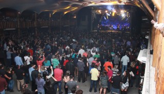 
        <a style='margin-left: 5px;' class='btn btn-xs btn-social btn-facebook' href='https://www.facebook.com/sharer/sharer.php?u=https://www.galeramix.com.br/imagem/a37/800-800-90/conteudo/site_galerias/37/daniel-centro-eventos-petry-galera-mix-27-07-2017105.jpg' rel='popup' data-width='500' data-height='400'><i class='fa fa-facebook'></i>Compartilhar <span class='hidden-xs'>no Facebook</span>
    </a> 
    <a class='btn btn-default btn-xs' target='_blank' href='imagem/a37/800-800-90/conteudo/site_galerias/37/daniel-centro-eventos-petry-galera-mix-27-07-2017105.jpg'>
        <span class='glyphicon glyphicon-cloud-download'></span> Salvar
    </a>
    