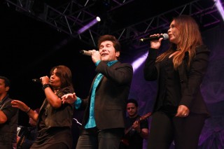 
<a style='margin-left: 5px;' class='btn btn-xs btn-social btn-facebook' href='https://www.facebook.com/sharer/sharer.php?u=https://www.galeramix.com.br/imagem/a37/800-800-90/conteudo/site_galerias/37/daniel-centro-eventos-petry-galera-mix-27-07-2017110.jpg' rel='popup' data-width='500' data-height='400'><i class='fa fa-facebook'></i>Compartilhar <span class='hidden-xs'>no Facebook</span>
</a> 
<a class='btn btn-default btn-xs' target='_blank' href='imagem/a37/800-800-90/conteudo/site_galerias/37/daniel-centro-eventos-petry-galera-mix-27-07-2017110.jpg'>
<span class='glyphicon glyphicon-cloud-download'></span> Salvar
</a>
