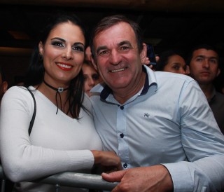 
<a style='margin-left: 5px;' class='btn btn-xs btn-social btn-facebook' href='https://www.facebook.com/sharer/sharer.php?u=https://www.galeramix.com.br/imagem/a37/800-800-90/conteudo/site_galerias/37/daniel-centro-eventos-petry-galera-mix-27-07-2017113.jpg' rel='popup' data-width='500' data-height='400'><i class='fa fa-facebook'></i>Compartilhar <span class='hidden-xs'>no Facebook</span>
</a> 
<a class='btn btn-default btn-xs' target='_blank' href='imagem/a37/800-800-90/conteudo/site_galerias/37/daniel-centro-eventos-petry-galera-mix-27-07-2017113.jpg'>
<span class='glyphicon glyphicon-cloud-download'></span> Salvar
</a>
