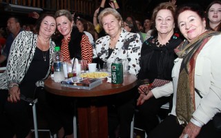 
<a style='margin-left: 5px;' class='btn btn-xs btn-social btn-facebook' href='https://www.facebook.com/sharer/sharer.php?u=https://www.galeramix.com.br/imagem/a37/800-800-90/conteudo/site_galerias/37/daniel-centro-eventos-petry-galera-mix-27-07-2017116.jpg' rel='popup' data-width='500' data-height='400'><i class='fa fa-facebook'></i>Compartilhar <span class='hidden-xs'>no Facebook</span>
</a> 
<a class='btn btn-default btn-xs' target='_blank' href='imagem/a37/800-800-90/conteudo/site_galerias/37/daniel-centro-eventos-petry-galera-mix-27-07-2017116.jpg'>
<span class='glyphicon glyphicon-cloud-download'></span> Salvar
</a>
