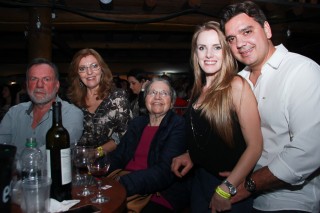 
<a style='margin-left: 5px;' class='btn btn-xs btn-social btn-facebook' href='https://www.facebook.com/sharer/sharer.php?u=https://www.galeramix.com.br/imagem/a37/800-800-90/conteudo/site_galerias/37/daniel-centro-eventos-petry-galera-mix-27-07-2017119.jpg' rel='popup' data-width='500' data-height='400'><i class='fa fa-facebook'></i>Compartilhar <span class='hidden-xs'>no Facebook</span>
</a> 
<a class='btn btn-default btn-xs' target='_blank' href='imagem/a37/800-800-90/conteudo/site_galerias/37/daniel-centro-eventos-petry-galera-mix-27-07-2017119.jpg'>
<span class='glyphicon glyphicon-cloud-download'></span> Salvar
</a>
