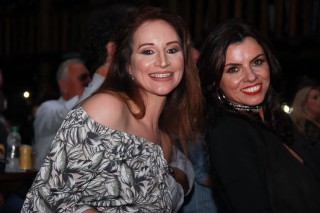 
<a style='margin-left: 5px;' class='btn btn-xs btn-social btn-facebook' href='https://www.facebook.com/sharer/sharer.php?u=https://www.galeramix.com.br/imagem/a37/800-800-90/conteudo/site_galerias/37/daniel-centro-eventos-petry-galera-mix-27-07-2017127.jpg' rel='popup' data-width='500' data-height='400'><i class='fa fa-facebook'></i>Compartilhar <span class='hidden-xs'>no Facebook</span>
</a> 
<a class='btn btn-default btn-xs' target='_blank' href='imagem/a37/800-800-90/conteudo/site_galerias/37/daniel-centro-eventos-petry-galera-mix-27-07-2017127.jpg'>
<span class='glyphicon glyphicon-cloud-download'></span> Salvar
</a>
