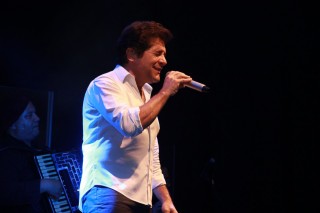 
<a style='margin-left: 5px;' class='btn btn-xs btn-social btn-facebook' href='https://www.facebook.com/sharer/sharer.php?u=https://www.galeramix.com.br/imagem/a37/800-800-90/conteudo/site_galerias/37/daniel-centro-eventos-petry-galera-mix-27-07-201713.jpg' rel='popup' data-width='500' data-height='400'><i class='fa fa-facebook'></i>Compartilhar <span class='hidden-xs'>no Facebook</span>
</a> 
<a class='btn btn-default btn-xs' target='_blank' href='imagem/a37/800-800-90/conteudo/site_galerias/37/daniel-centro-eventos-petry-galera-mix-27-07-201713.jpg'>
<span class='glyphicon glyphicon-cloud-download'></span> Salvar
</a>
