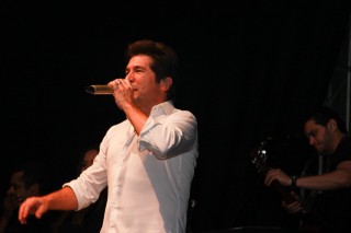 
<a style='margin-left: 5px;' class='btn btn-xs btn-social btn-facebook' href='https://www.facebook.com/sharer/sharer.php?u=https://www.galeramix.com.br/imagem/a37/800-800-90/conteudo/site_galerias/37/daniel-centro-eventos-petry-galera-mix-27-07-2017133.jpg' rel='popup' data-width='500' data-height='400'><i class='fa fa-facebook'></i>Compartilhar <span class='hidden-xs'>no Facebook</span>
</a> 
<a class='btn btn-default btn-xs' target='_blank' href='imagem/a37/800-800-90/conteudo/site_galerias/37/daniel-centro-eventos-petry-galera-mix-27-07-2017133.jpg'>
<span class='glyphicon glyphicon-cloud-download'></span> Salvar
</a>
