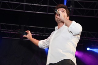 
<a style='margin-left: 5px;' class='btn btn-xs btn-social btn-facebook' href='https://www.facebook.com/sharer/sharer.php?u=https://www.galeramix.com.br/imagem/a37/800-800-90/conteudo/site_galerias/37/daniel-centro-eventos-petry-galera-mix-27-07-2017134.jpg' rel='popup' data-width='500' data-height='400'><i class='fa fa-facebook'></i>Compartilhar <span class='hidden-xs'>no Facebook</span>
</a> 
<a class='btn btn-default btn-xs' target='_blank' href='imagem/a37/800-800-90/conteudo/site_galerias/37/daniel-centro-eventos-petry-galera-mix-27-07-2017134.jpg'>
<span class='glyphicon glyphicon-cloud-download'></span> Salvar
</a>
