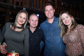 
<a style='margin-left: 5px;' class='btn btn-xs btn-social btn-facebook' href='https://www.facebook.com/sharer/sharer.php?u=https://www.galeramix.com.br/imagem/a37/800-800-90/conteudo/site_galerias/37/daniel-centro-eventos-petry-galera-mix-27-07-2017139.jpg' rel='popup' data-width='500' data-height='400'><i class='fa fa-facebook'></i>Compartilhar <span class='hidden-xs'>no Facebook</span>
</a> 
<a class='btn btn-default btn-xs' target='_blank' href='imagem/a37/800-800-90/conteudo/site_galerias/37/daniel-centro-eventos-petry-galera-mix-27-07-2017139.jpg'>
<span class='glyphicon glyphicon-cloud-download'></span> Salvar
</a>
