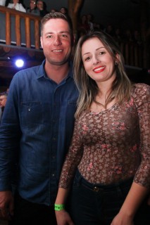 
<a style='margin-left: 5px;' class='btn btn-xs btn-social btn-facebook' href='https://www.facebook.com/sharer/sharer.php?u=https://www.galeramix.com.br/imagem/a37/800-800-90/conteudo/site_galerias/37/daniel-centro-eventos-petry-galera-mix-27-07-2017141.jpg' rel='popup' data-width='500' data-height='400'><i class='fa fa-facebook'></i>Compartilhar <span class='hidden-xs'>no Facebook</span>
</a> 
<a class='btn btn-default btn-xs' target='_blank' href='imagem/a37/800-800-90/conteudo/site_galerias/37/daniel-centro-eventos-petry-galera-mix-27-07-2017141.jpg'>
<span class='glyphicon glyphicon-cloud-download'></span> Salvar
</a>
