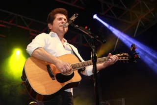 
<a style='margin-left: 5px;' class='btn btn-xs btn-social btn-facebook' href='https://www.facebook.com/sharer/sharer.php?u=https://www.galeramix.com.br/imagem/a37/800-800-90/conteudo/site_galerias/37/daniel-centro-eventos-petry-galera-mix-27-07-20172.jpg' rel='popup' data-width='500' data-height='400'><i class='fa fa-facebook'></i>Compartilhar <span class='hidden-xs'>no Facebook</span>
</a> 
<a class='btn btn-default btn-xs' target='_blank' href='imagem/a37/800-800-90/conteudo/site_galerias/37/daniel-centro-eventos-petry-galera-mix-27-07-20172.jpg'>
<span class='glyphicon glyphicon-cloud-download'></span> Salvar
</a>
