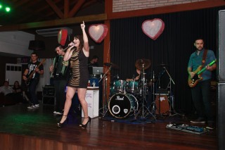 
<a style='margin-left: 5px;' class='btn btn-xs btn-social btn-facebook' href='https://www.facebook.com/sharer/sharer.php?u=https://www.galeramix.com.br/imagem/a37/800-800-90/conteudo/site_galerias/37/daniel-centro-eventos-petry-galera-mix-27-07-201741.jpg' rel='popup' data-width='500' data-height='400'><i class='fa fa-facebook'></i>Compartilhar <span class='hidden-xs'>no Facebook</span>
</a> 
<a class='btn btn-default btn-xs' target='_blank' href='imagem/a37/800-800-90/conteudo/site_galerias/37/daniel-centro-eventos-petry-galera-mix-27-07-201741.jpg'>
<span class='glyphicon glyphicon-cloud-download'></span> Salvar
</a>
