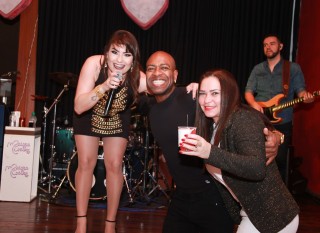 
<a style='margin-left: 5px;' class='btn btn-xs btn-social btn-facebook' href='https://www.facebook.com/sharer/sharer.php?u=https://www.galeramix.com.br/imagem/a37/800-800-90/conteudo/site_galerias/37/daniel-centro-eventos-petry-galera-mix-27-07-201743.jpg' rel='popup' data-width='500' data-height='400'><i class='fa fa-facebook'></i>Compartilhar <span class='hidden-xs'>no Facebook</span>
</a> 
<a class='btn btn-default btn-xs' target='_blank' href='imagem/a37/800-800-90/conteudo/site_galerias/37/daniel-centro-eventos-petry-galera-mix-27-07-201743.jpg'>
<span class='glyphicon glyphicon-cloud-download'></span> Salvar
</a>
