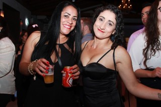 
<a style='margin-left: 5px;' class='btn btn-xs btn-social btn-facebook' href='https://www.facebook.com/sharer/sharer.php?u=https://www.galeramix.com.br/imagem/a37/800-800-90/conteudo/site_galerias/37/daniel-centro-eventos-petry-galera-mix-27-07-201745.jpg' rel='popup' data-width='500' data-height='400'><i class='fa fa-facebook'></i>Compartilhar <span class='hidden-xs'>no Facebook</span>
</a> 
<a class='btn btn-default btn-xs' target='_blank' href='imagem/a37/800-800-90/conteudo/site_galerias/37/daniel-centro-eventos-petry-galera-mix-27-07-201745.jpg'>
<span class='glyphicon glyphicon-cloud-download'></span> Salvar
</a>
