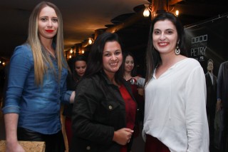 
<a style='margin-left: 5px;' class='btn btn-xs btn-social btn-facebook' href='https://www.facebook.com/sharer/sharer.php?u=https://www.galeramix.com.br/imagem/a37/800-800-90/conteudo/site_galerias/37/daniel-centro-eventos-petry-galera-mix-27-07-201755.jpg' rel='popup' data-width='500' data-height='400'><i class='fa fa-facebook'></i>Compartilhar <span class='hidden-xs'>no Facebook</span>
</a> 
<a class='btn btn-default btn-xs' target='_blank' href='imagem/a37/800-800-90/conteudo/site_galerias/37/daniel-centro-eventos-petry-galera-mix-27-07-201755.jpg'>
<span class='glyphicon glyphicon-cloud-download'></span> Salvar
</a>
