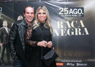 
<a style='margin-left: 5px;' class='btn btn-xs btn-social btn-facebook' href='https://www.facebook.com/sharer/sharer.php?u=https://www.galeramix.com.br/imagem/a37/800-800-90/conteudo/site_galerias/37/daniel-centro-eventos-petry-galera-mix-27-07-201756.jpg' rel='popup' data-width='500' data-height='400'><i class='fa fa-facebook'></i>Compartilhar <span class='hidden-xs'>no Facebook</span>
</a> 
<a class='btn btn-default btn-xs' target='_blank' href='imagem/a37/800-800-90/conteudo/site_galerias/37/daniel-centro-eventos-petry-galera-mix-27-07-201756.jpg'>
<span class='glyphicon glyphicon-cloud-download'></span> Salvar
</a>
