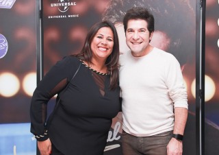 
<a style='margin-left: 5px;' class='btn btn-xs btn-social btn-facebook' href='https://www.facebook.com/sharer/sharer.php?u=https://www.galeramix.com.br/imagem/a37/800-800-90/conteudo/site_galerias/37/daniel-centro-eventos-petry-galera-mix-27-07-201768.jpg' rel='popup' data-width='500' data-height='400'><i class='fa fa-facebook'></i>Compartilhar <span class='hidden-xs'>no Facebook</span>
</a> 
<a class='btn btn-default btn-xs' target='_blank' href='imagem/a37/800-800-90/conteudo/site_galerias/37/daniel-centro-eventos-petry-galera-mix-27-07-201768.jpg'>
<span class='glyphicon glyphicon-cloud-download'></span> Salvar
</a>
