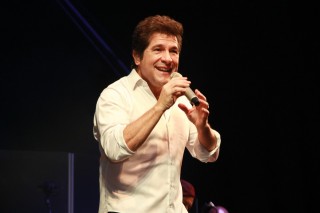 
<a style='margin-left: 5px;' class='btn btn-xs btn-social btn-facebook' href='https://www.facebook.com/sharer/sharer.php?u=https://www.galeramix.com.br/imagem/a37/800-800-90/conteudo/site_galerias/37/daniel-centro-eventos-petry-galera-mix-27-07-20177.jpg' rel='popup' data-width='500' data-height='400'><i class='fa fa-facebook'></i>Compartilhar <span class='hidden-xs'>no Facebook</span>
</a> 
<a class='btn btn-default btn-xs' target='_blank' href='imagem/a37/800-800-90/conteudo/site_galerias/37/daniel-centro-eventos-petry-galera-mix-27-07-20177.jpg'>
<span class='glyphicon glyphicon-cloud-download'></span> Salvar
</a>
