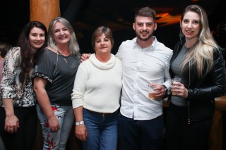 
<a style='margin-left: 5px;' class='btn btn-xs btn-social btn-facebook' href='https://www.facebook.com/sharer/sharer.php?u=https://www.galeramix.com.br/imagem/a37/800-800-90/conteudo/site_galerias/37/daniel-centro-eventos-petry-galera-mix-27-07-201772.jpg' rel='popup' data-width='500' data-height='400'><i class='fa fa-facebook'></i>Compartilhar <span class='hidden-xs'>no Facebook</span>
</a> 
<a class='btn btn-default btn-xs' target='_blank' href='imagem/a37/800-800-90/conteudo/site_galerias/37/daniel-centro-eventos-petry-galera-mix-27-07-201772.jpg'>
<span class='glyphicon glyphicon-cloud-download'></span> Salvar
</a>
