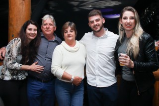 
<a style='margin-left: 5px;' class='btn btn-xs btn-social btn-facebook' href='https://www.facebook.com/sharer/sharer.php?u=https://www.galeramix.com.br/imagem/a37/800-800-90/conteudo/site_galerias/37/daniel-centro-eventos-petry-galera-mix-27-07-201773.jpg' rel='popup' data-width='500' data-height='400'><i class='fa fa-facebook'></i>Compartilhar <span class='hidden-xs'>no Facebook</span>
</a> 
<a class='btn btn-default btn-xs' target='_blank' href='imagem/a37/800-800-90/conteudo/site_galerias/37/daniel-centro-eventos-petry-galera-mix-27-07-201773.jpg'>
<span class='glyphicon glyphicon-cloud-download'></span> Salvar
</a>
